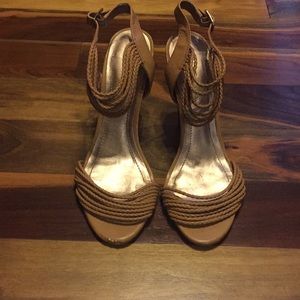 BCBGENERATION tan heels- 8